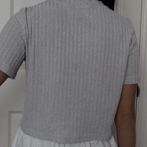 Gray Ribbed Button-Up Top - Picture 3 of 4